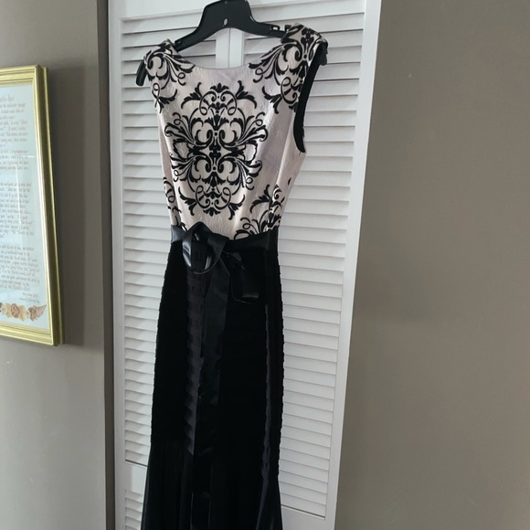 Betsy & Adam Dresses & Skirts - Evening wear